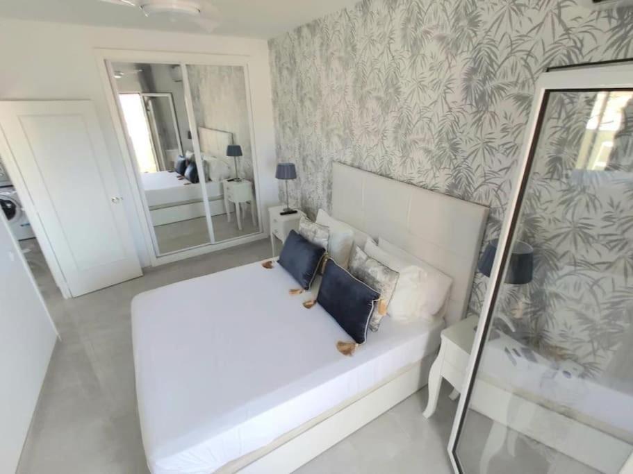 Lux. Frontbeach-Terrace. 5 Pools.Tv. 2 A.C.Netflix Benalmádena Esterno foto